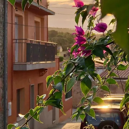 Casa Les Orenetes, Costa Brava Apartment Garriguella